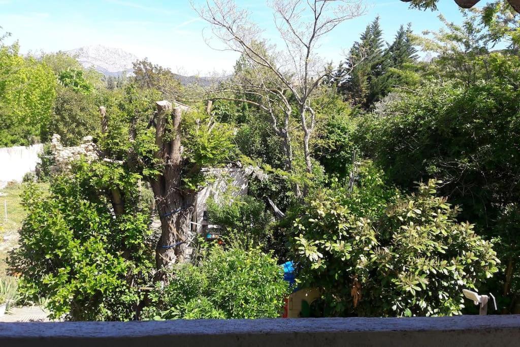 Dans La Campagne Aixoise Holiday home *